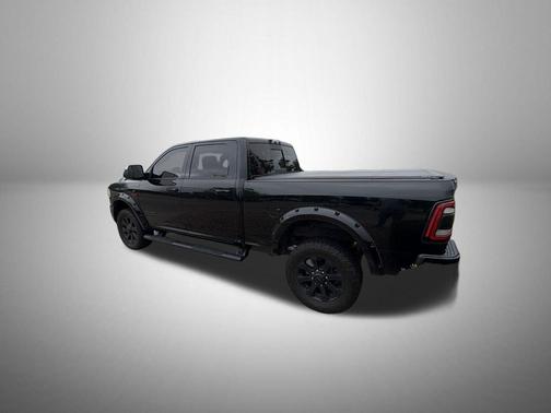 Diamond Black Crystal Pearlcoat 2019 RAM 2500 Laramie Crew Cab 4x4 6'4' Box
