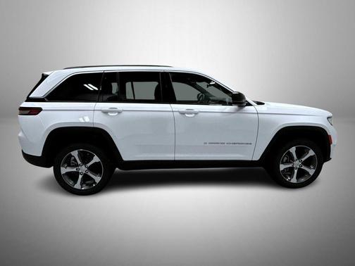 Bright White Clearcoat 2026 Jeep Grand Cherokee Limited