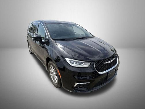 Diamond Black Crystal Pearlcoat 2025 Chrysler Pacifica L