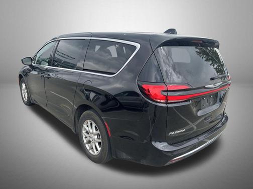 Diamond Black Crystal Pearlcoat 2025 Chrysler Pacifica L