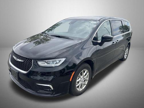Diamond Black Crystal Pearlcoat 2025 Chrysler Pacifica L