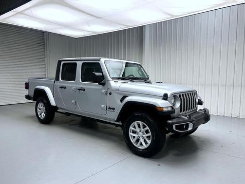 Silver Zynith Clearcoat 2023 Jeep Gladiator Sport S