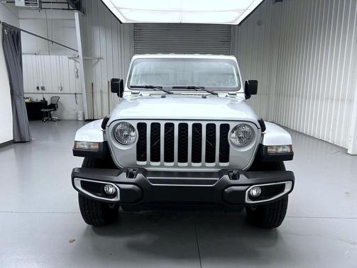 Silver Zynith Clearcoat 2023 Jeep Gladiator Sport S