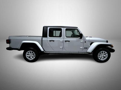 Silver Zynith Clearcoat 2023 Jeep Gladiator Sport S