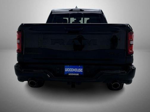 Diamond Black Crystal Pearlcoat 2026 RAM 1500 Laramie