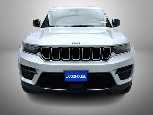 Silver Zynith 2026 Jeep Grand Cherokee Altitude
