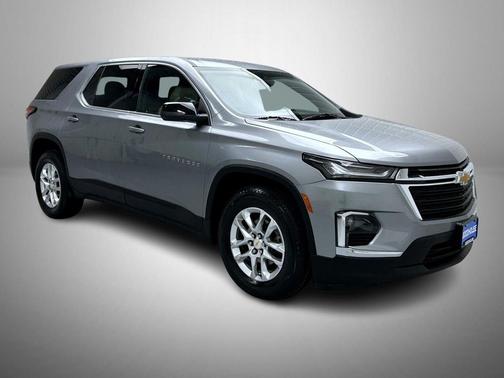 Sterling Gray Metallic 2023 Chevrolet Traverse LS