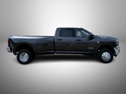 2025 RAM 3500 Big Horn Crew Cab 4x4 8' Box
