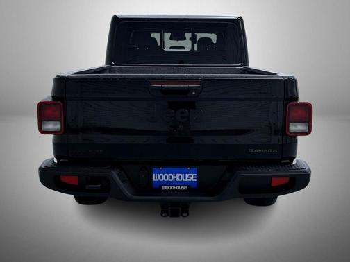 Black Clearcoat 2026 Jeep Gladiator Sahara 4x4