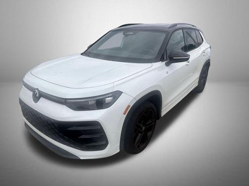 White 2025 Volkswagen Tiguan 2.0T SE R-Line Black 4MOTION