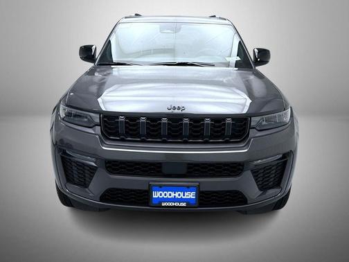 Baltic Gray Metallic Clearcoat 2026 Jeep Grand Cherokee Limited