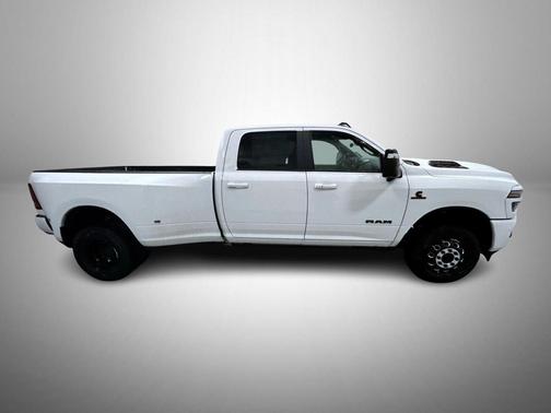 2026 RAM 3500 Laramie Crew Cab 4x4 8' Box