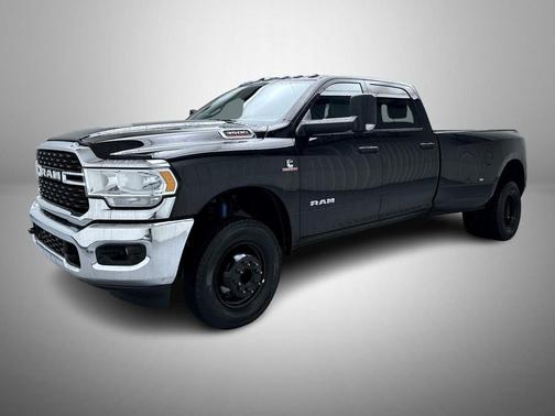 2022 RAM 3500 Big Horn Crew Cab 4x4 8' Box