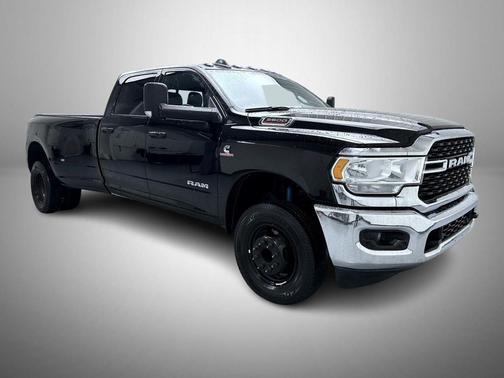 2022 RAM 3500 Big Horn Crew Cab 4x4 8' Box