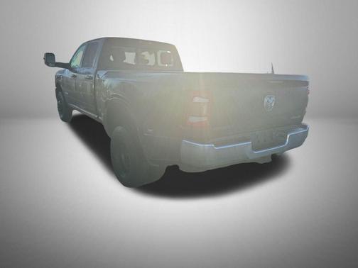 2022 RAM 3500 Big Horn Crew Cab 4x4 8' Box