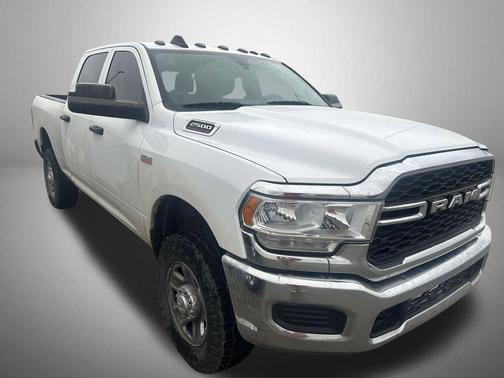 2022 RAM 2500 Tradesman Crew Cab 4x4 6'4' Box