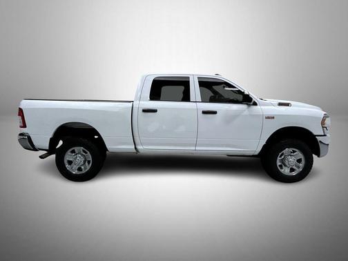 2022 RAM 2500 Tradesman Crew Cab 4x4 6'4' Box