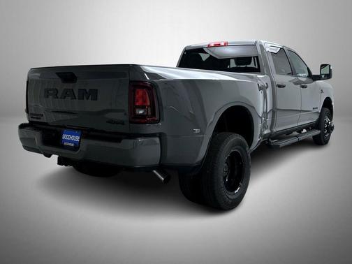 Ceramic Gray Clearcoat 2026 RAM 3500 Big Horn Crew Cab 4x4 8' Box