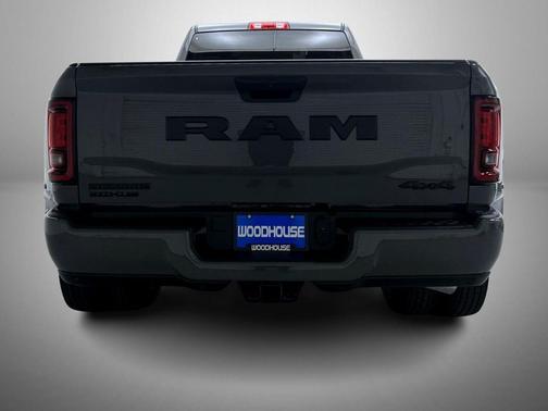 Ceramic Gray Clearcoat 2026 RAM 3500 Big Horn Crew Cab 4x4 8' Box