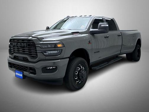 Ceramic Gray Clearcoat 2026 RAM 3500 Big Horn Crew Cab 4x4 8' Box
