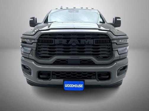 Ceramic Gray Clearcoat 2026 RAM 3500 Big Horn Crew Cab 4x4 8' Box