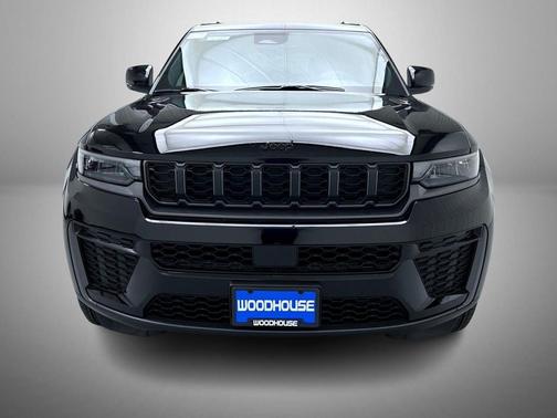 High Gloss Black 2027 Jeep Grand Cherokee Altitude