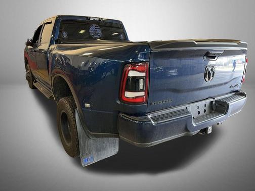Patriot Blue Pearlcoat 2024 RAM 3500 Big Horn Crew Cab 4x4 8' Box