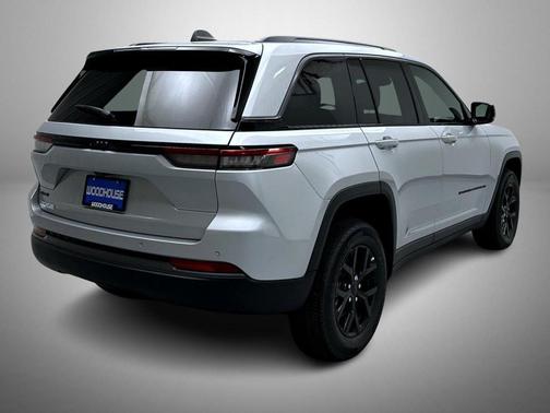 Silver Zynith 2026 Jeep Grand Cherokee Altitude