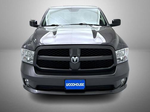 Granite Crystal Metallic Clearcoat 2019 RAM 1500 Express