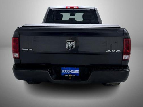 Granite Crystal Metallic Clearcoat 2019 RAM 1500 Express