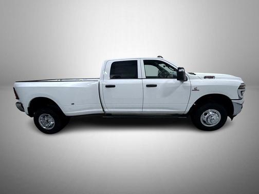 2026 RAM 3500 Tradesman Crew Cab 4x4 8' Box
