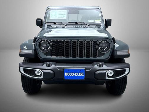 Anvil Clearcoat 2026 Jeep Gladiator Sahara 4x4