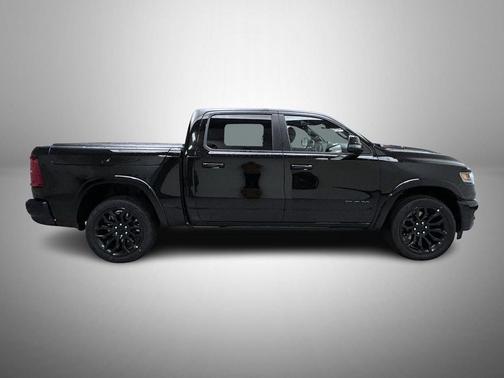 Diamond Black Crystal Pearlcoat 2026 RAM 1500 Limited