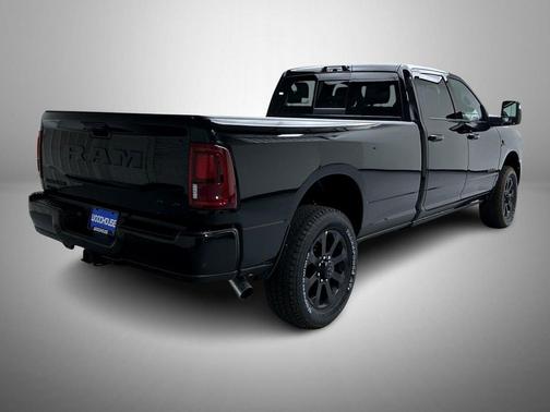 Diamond Black Crystal Pearlcoat 2026 RAM 3500 Laramie Crew Cab 4x4 8' Box
