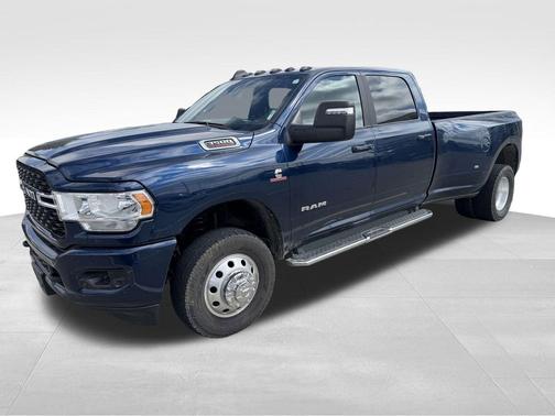 2024 RAM 3500 Big Horn Crew Cab 4x4 8' Box