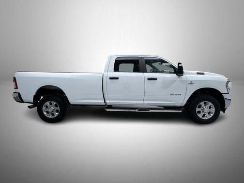 2024 RAM 2500 Big Horn Crew Cab 4x4 8' Box