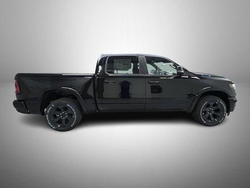 Diamond Black Crystal Pearlcoat 2026 RAM 1500 Big Horn/Lone Star