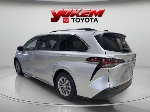 2024 Toyota Sienna XLE