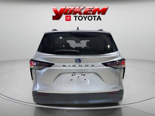 2024 Toyota Sienna XLE