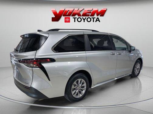 2024 Toyota Sienna XLE