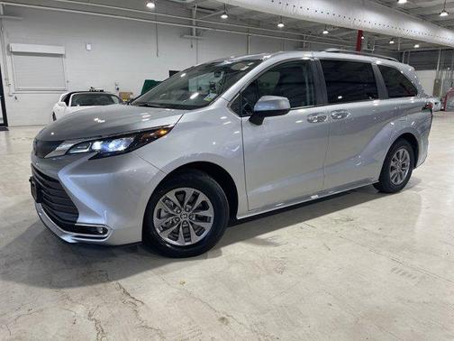 2024 Toyota Sienna XLE
