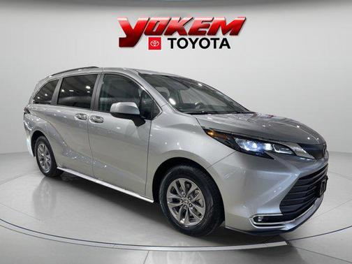 2024 Toyota Sienna XLE