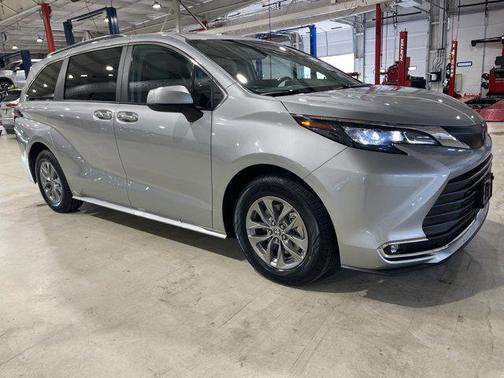 2024 Toyota Sienna XLE