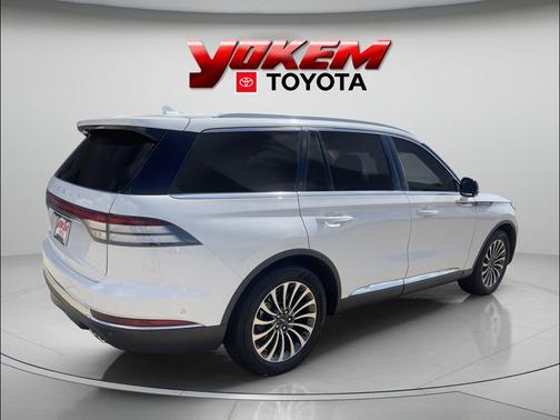 White 2022 Lincoln Aviator Reserve