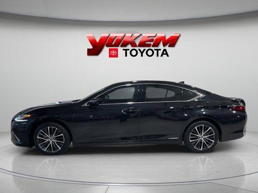 2022 Lexus ES 300h Base