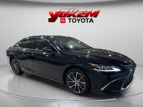 2022 Lexus ES 300h Base