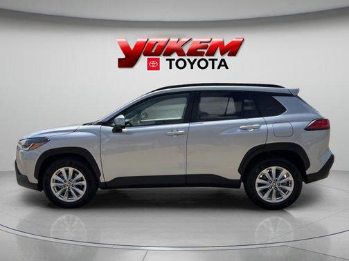 Sonic Silver 2024 Toyota Corolla Cross LE