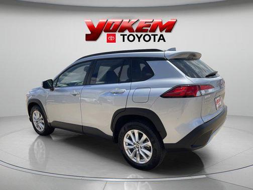 Sonic Silver 2024 Toyota Corolla Cross LE