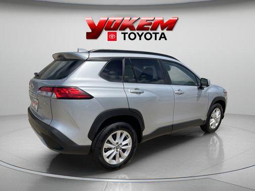 Sonic Silver 2024 Toyota Corolla Cross LE