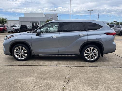 Moon Dust 2022 Toyota Highlander Limited